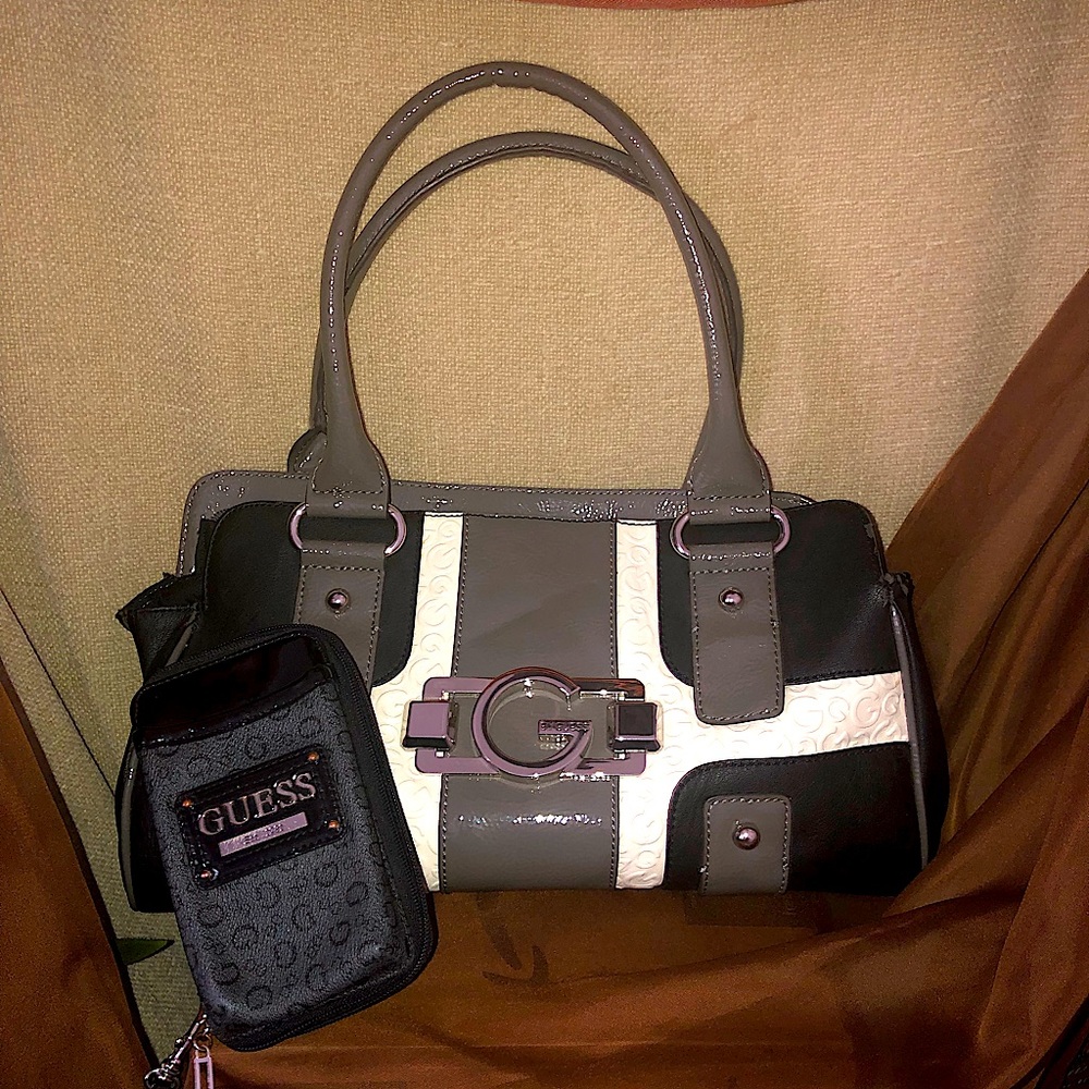 Gorgeous purse and wallet!! Must have!!